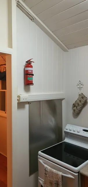 Kitchen sink and preparation space