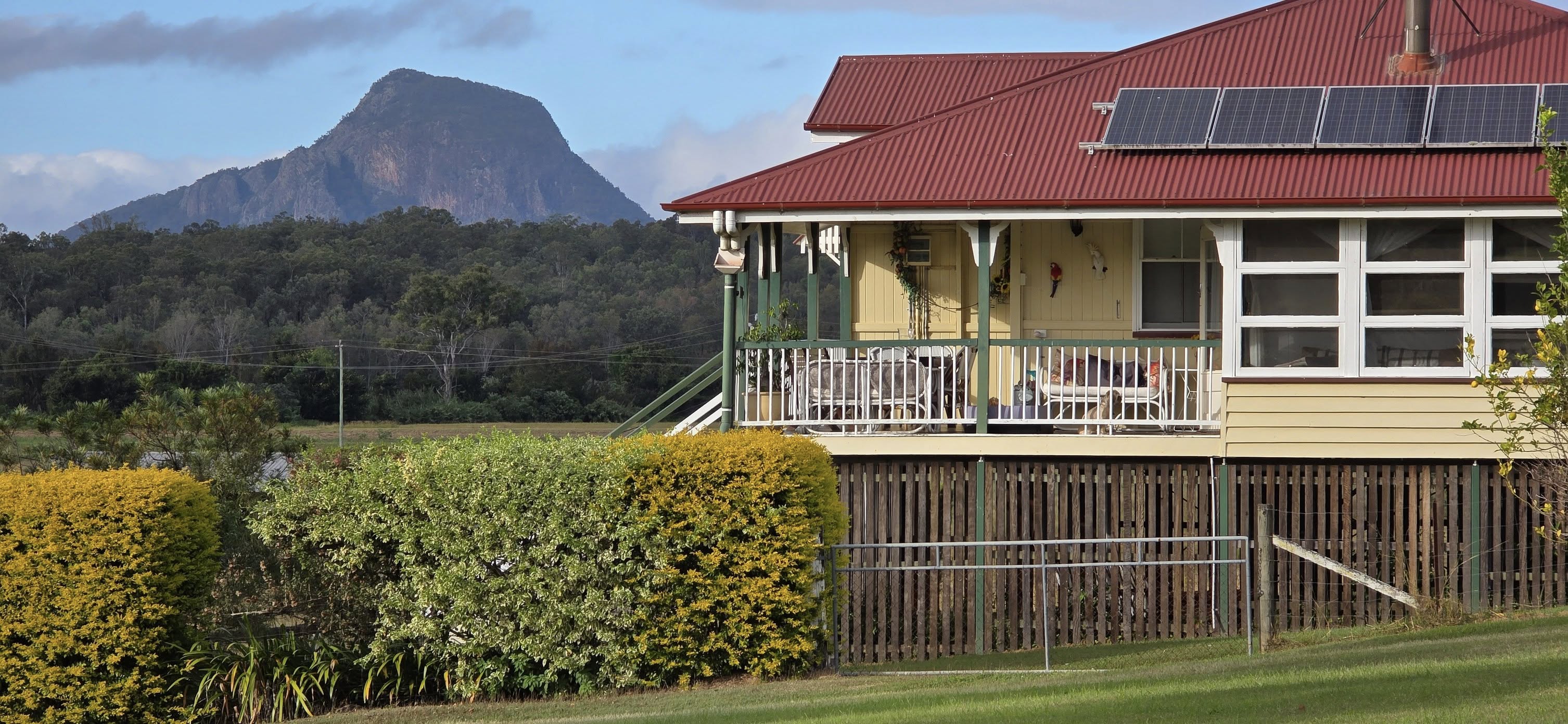 The Mountview Queenslander and mountain backdrop